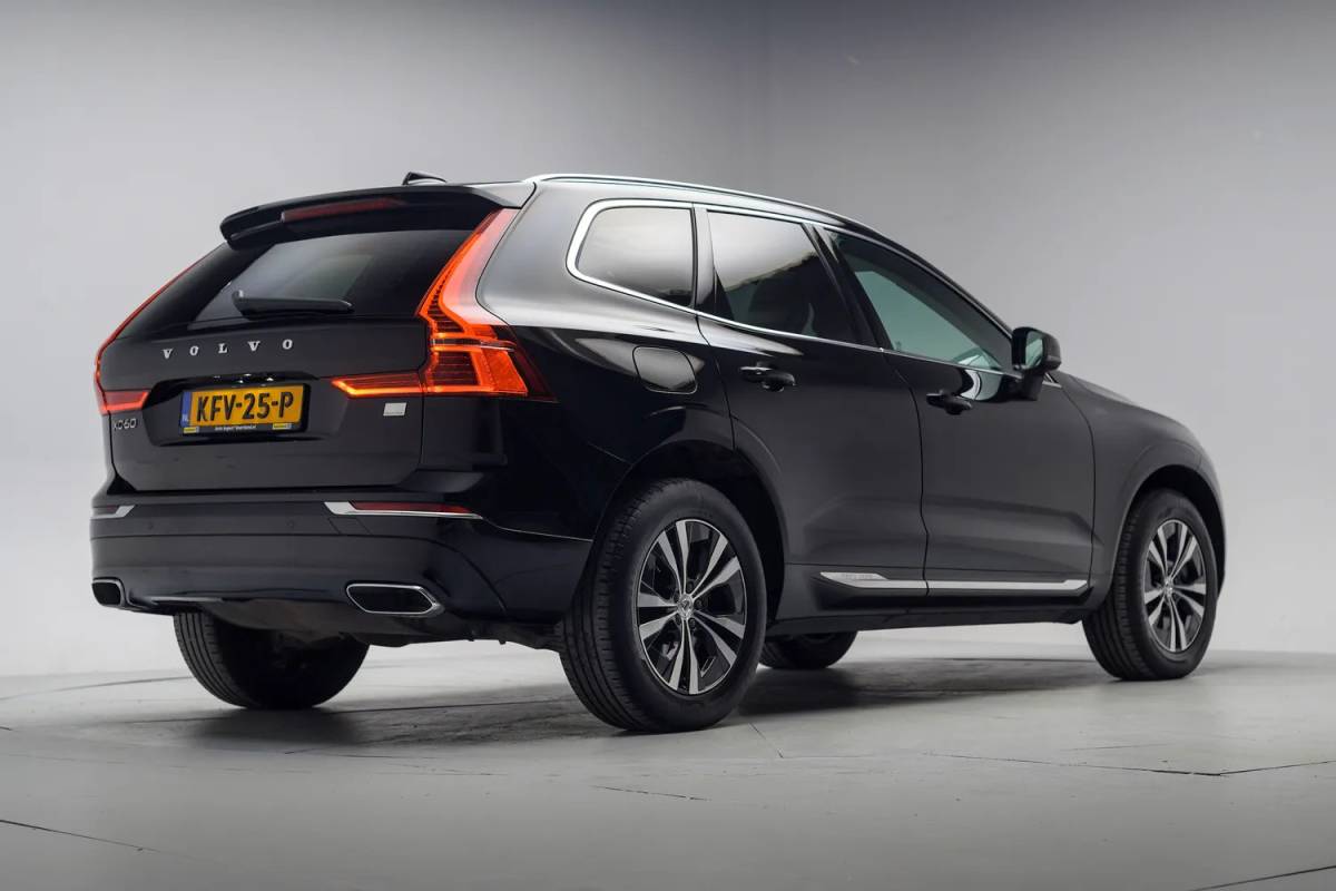 Volvo XC60 Volvo XC60 2.0 T6 Plug-in hybrid AWD Inscription Expr. Aut. [ Panoramadak Leder Apple / Android Stoelen Stuurverwarming cruise Camera ]
