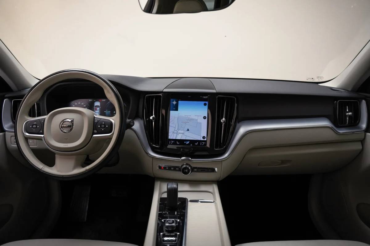 Volvo XC60 Volvo XC60 2.0 T6 Plug-in hybrid AWD Inscription Expr. Aut. [ Panoramadak Leder Apple / Android Stoelen Stuurverwarming cruise Camera ]
