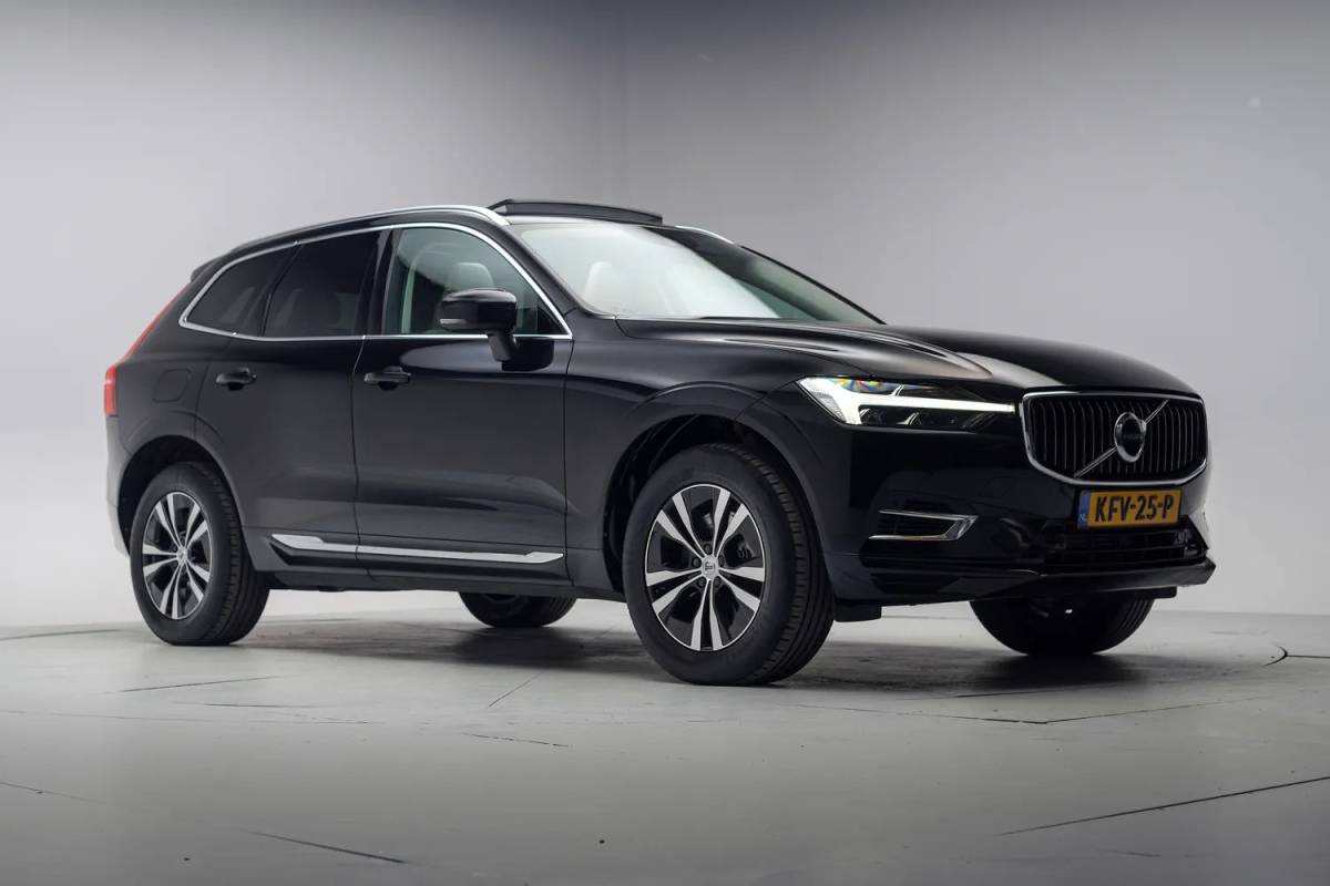 Volvo XC60 Volvo XC60 2.0 T6 Plug-in hybrid AWD Inscription Expr. Aut. [ Panoramadak Leder Apple / Android Stoelen Stuurverwarming cruise Camera ]