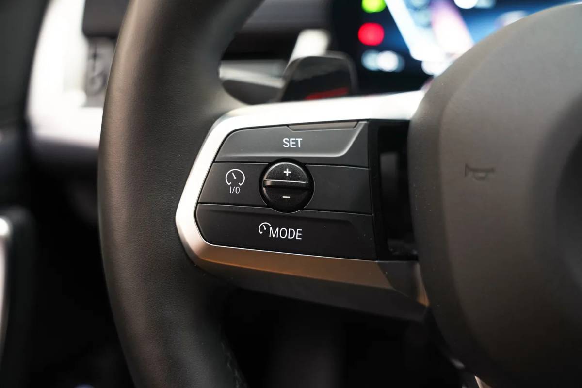 BMW iX1 BMW iX1 eDrive 67 kwh M sport [ Navi Leder/ Alcantara Head-up Apple / Android Stoelverwarming]