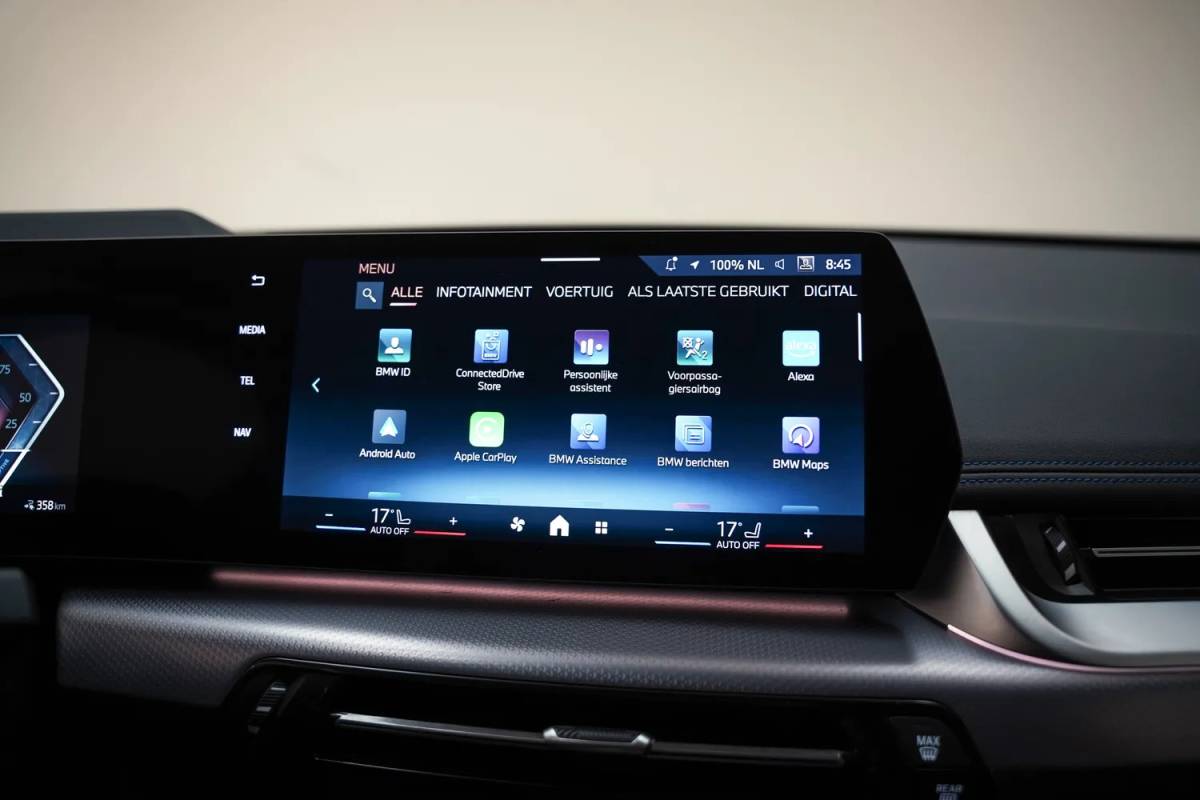 BMW iX1 BMW iX1 eDrive 67 kwh M sport [ Navi Leder/ Alcantara Head-up Apple / Android Stoelverwarming]