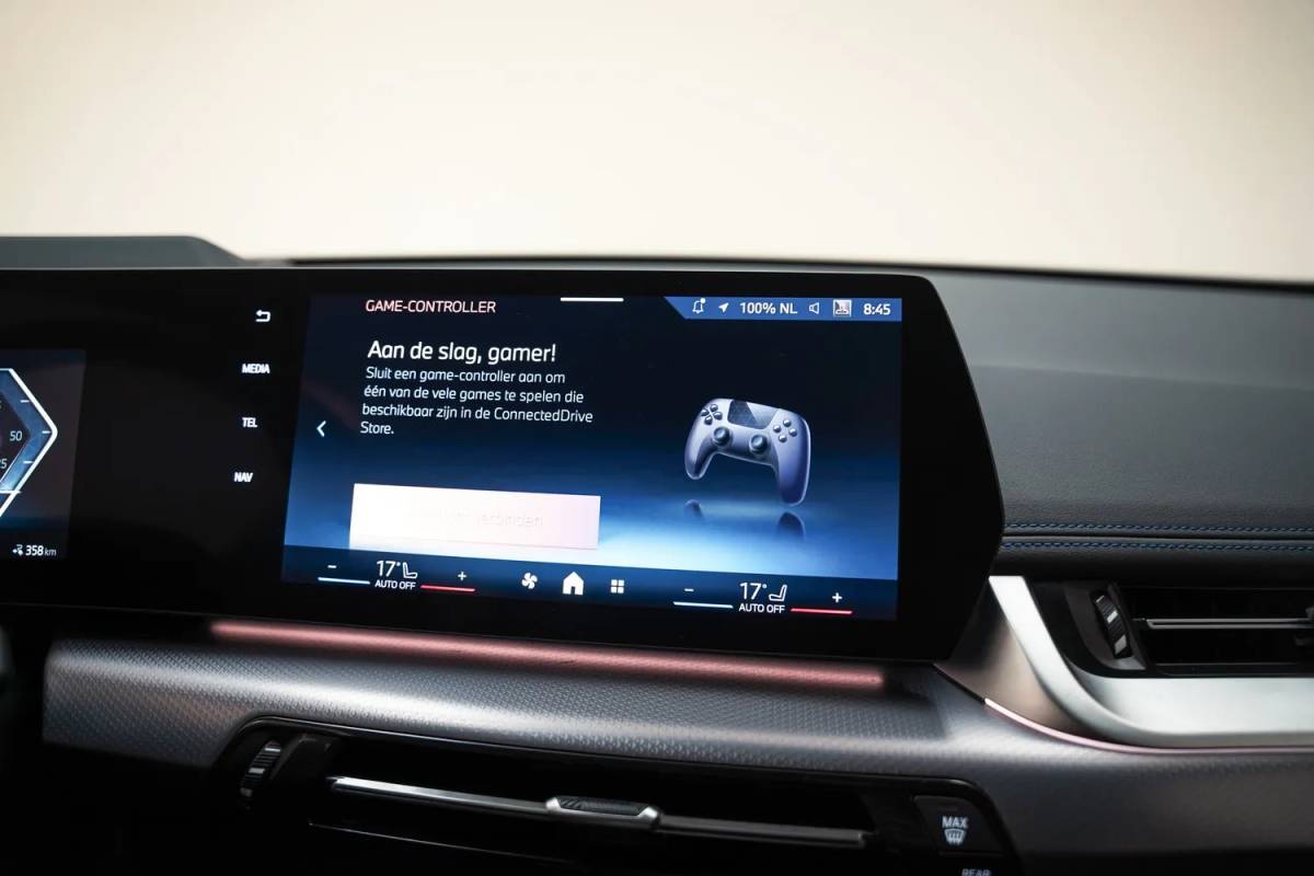 BMW iX1 BMW iX1 eDrive 67 kwh M sport [ Navi Leder/ Alcantara Head-up Apple / Android Stoelverwarming]