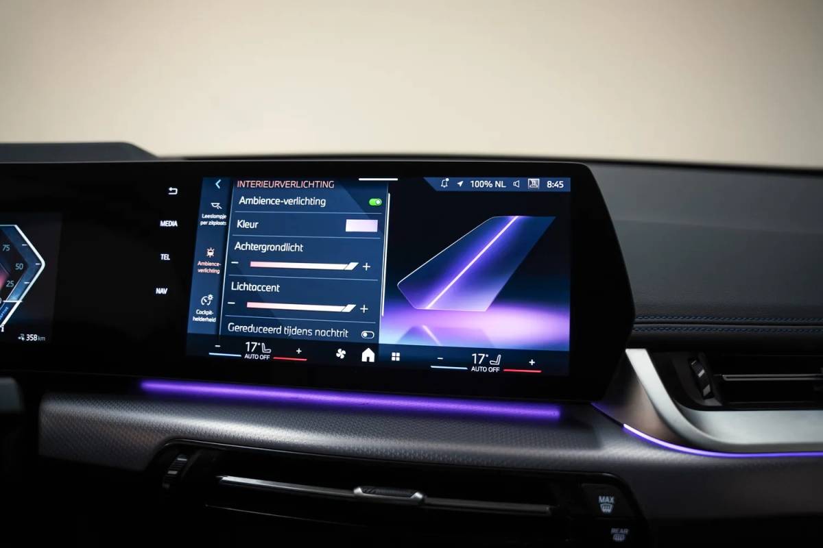 BMW iX1 BMW iX1 eDrive 67 kwh M sport [ Navi Leder/ Alcantara Head-up Apple / Android Stoelverwarming]