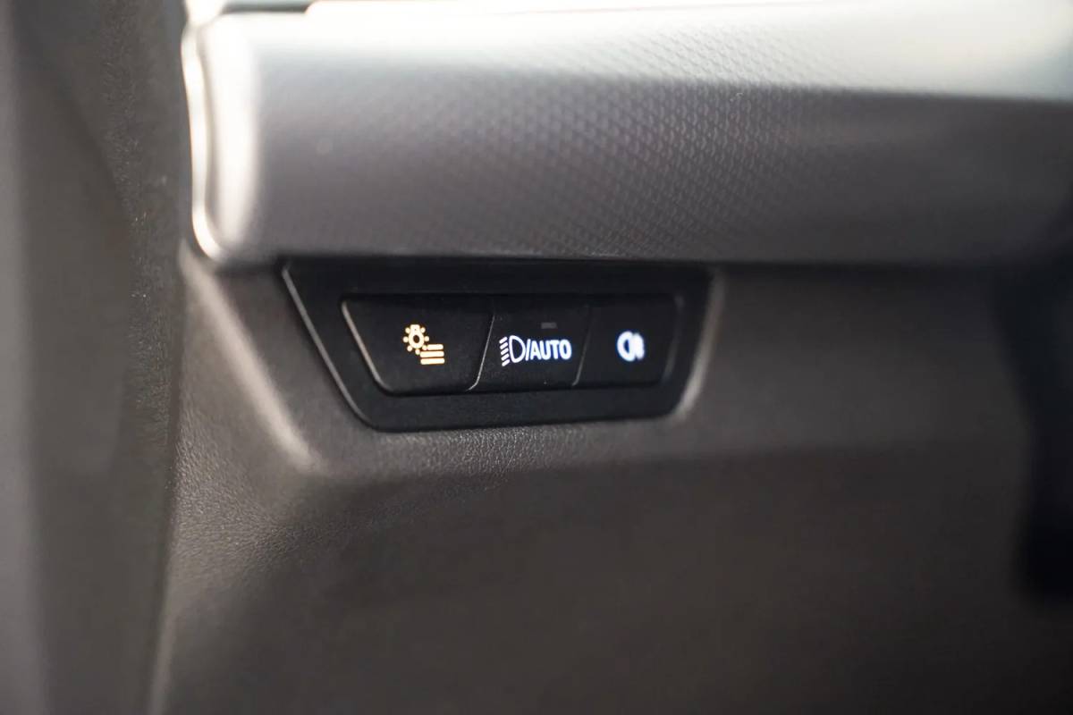 BMW iX1 BMW iX1 eDrive 67 kwh M sport [ Navi Leder/ Alcantara Head-up Apple / Android Stoelverwarming]