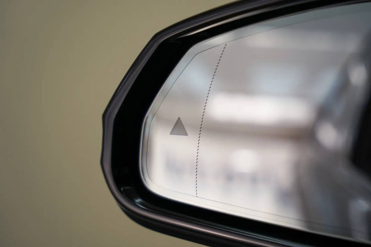 BMW iX1 BMW iX1 eDrive 67 kwh M sport [ Navi Leder/ Alcantara Head-up Apple / Android Stoelverwarming]