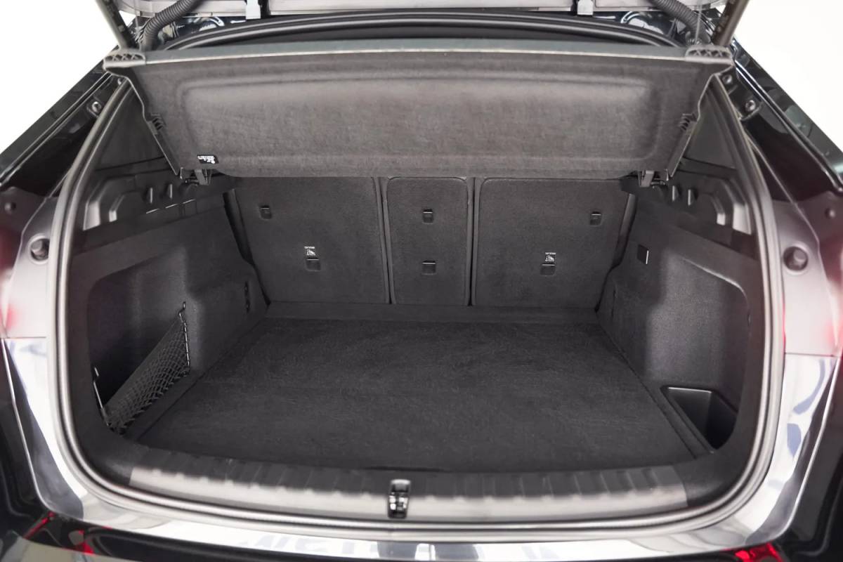 BMW iX1 BMW iX1 eDrive 67 kwh M sport [ Navi Leder/ Alcantara Head-up Apple / Android Stoelverwarming]