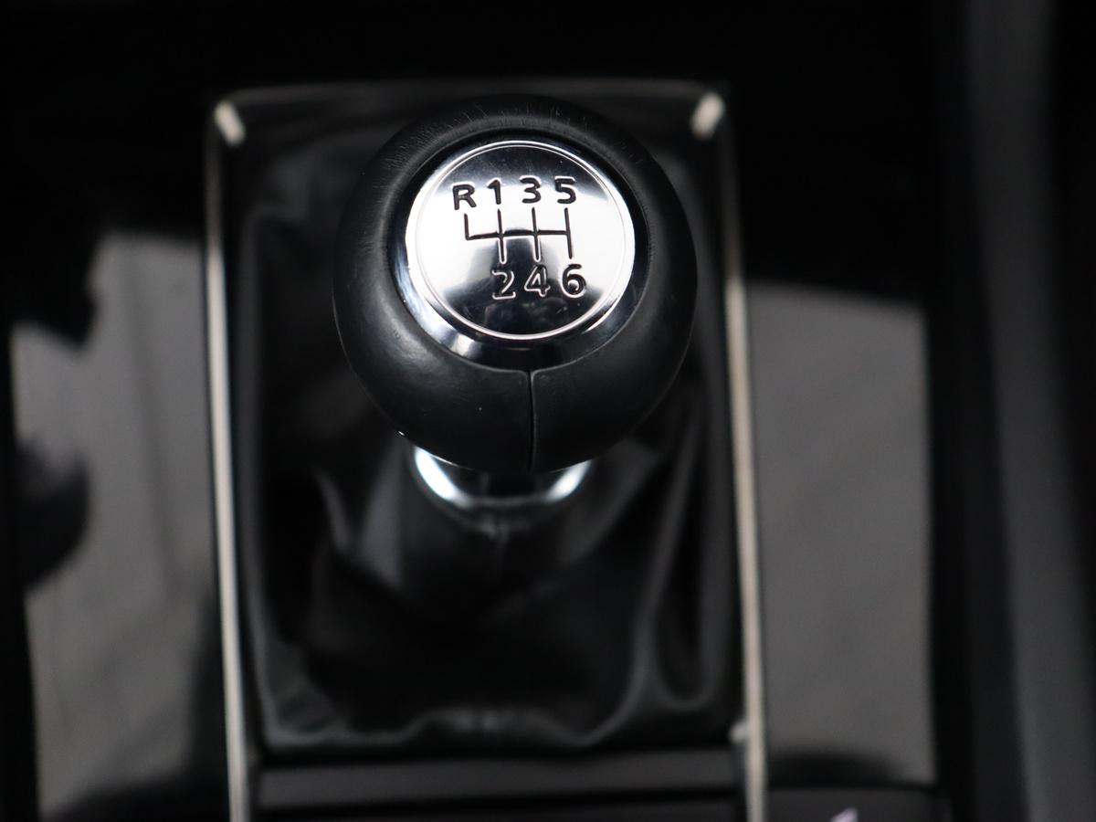 Mazda 3 Mazda 3 2.0 e-SkyActiv-G M Hybrid 150 Homura |  Stoelverwarming | Head-Up | Adaptive cruise | Camera | Carplay | Keyless | Full LED | Navigatie | Dodehoek detectie | 58.800km NAP | Origineel NL