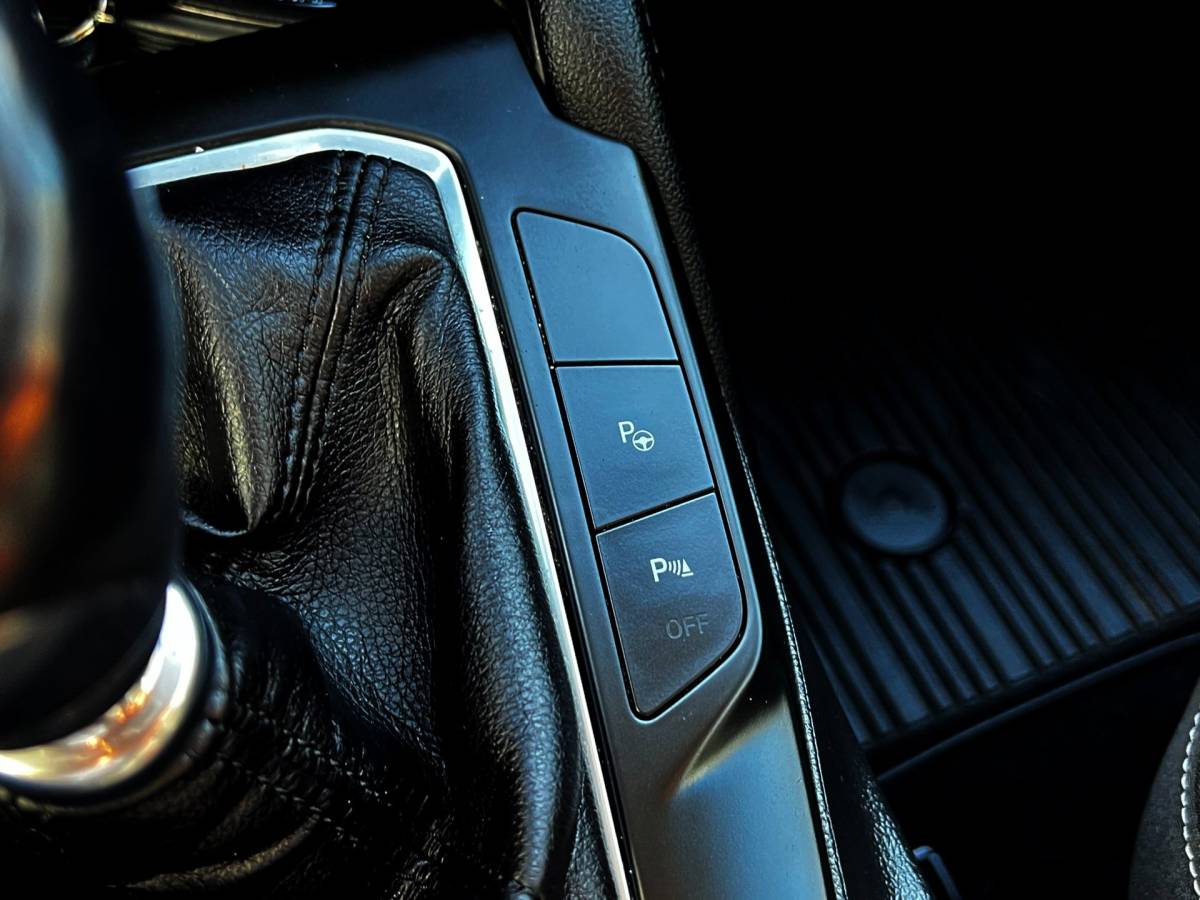 Ford Focus Ford Focus Wagon 1.0 EcoBoost Vignale carplay_Camera_trekh_4x nw banden