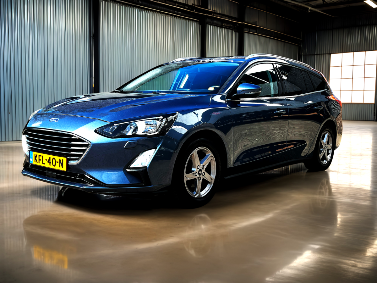 Ford Focus Ford Focus Wagon 1.0 EcoBoost Vignale carplay_Camera_trekh_4x nw banden