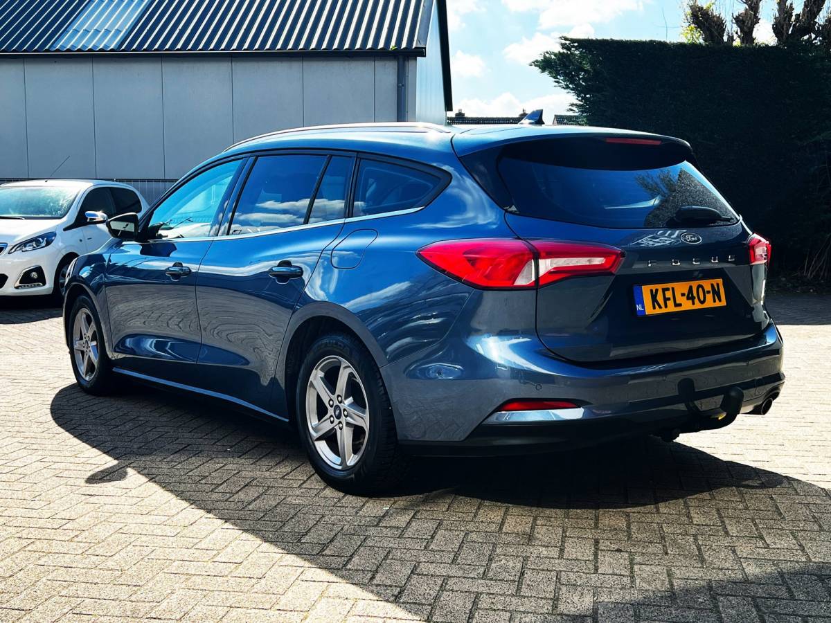 Ford Focus Ford Focus Wagon 1.0 EcoBoost Vignale carplay_Camera_trekh_4x nw banden