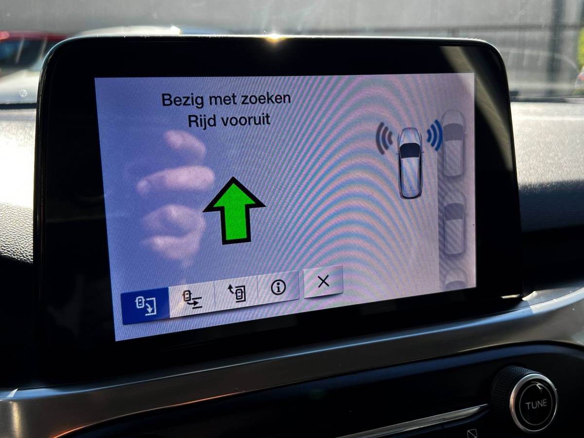 Ford Focus Ford Focus Wagon 1.0 EcoBoost Vignale carplay_Camera_trekh_4x nw banden