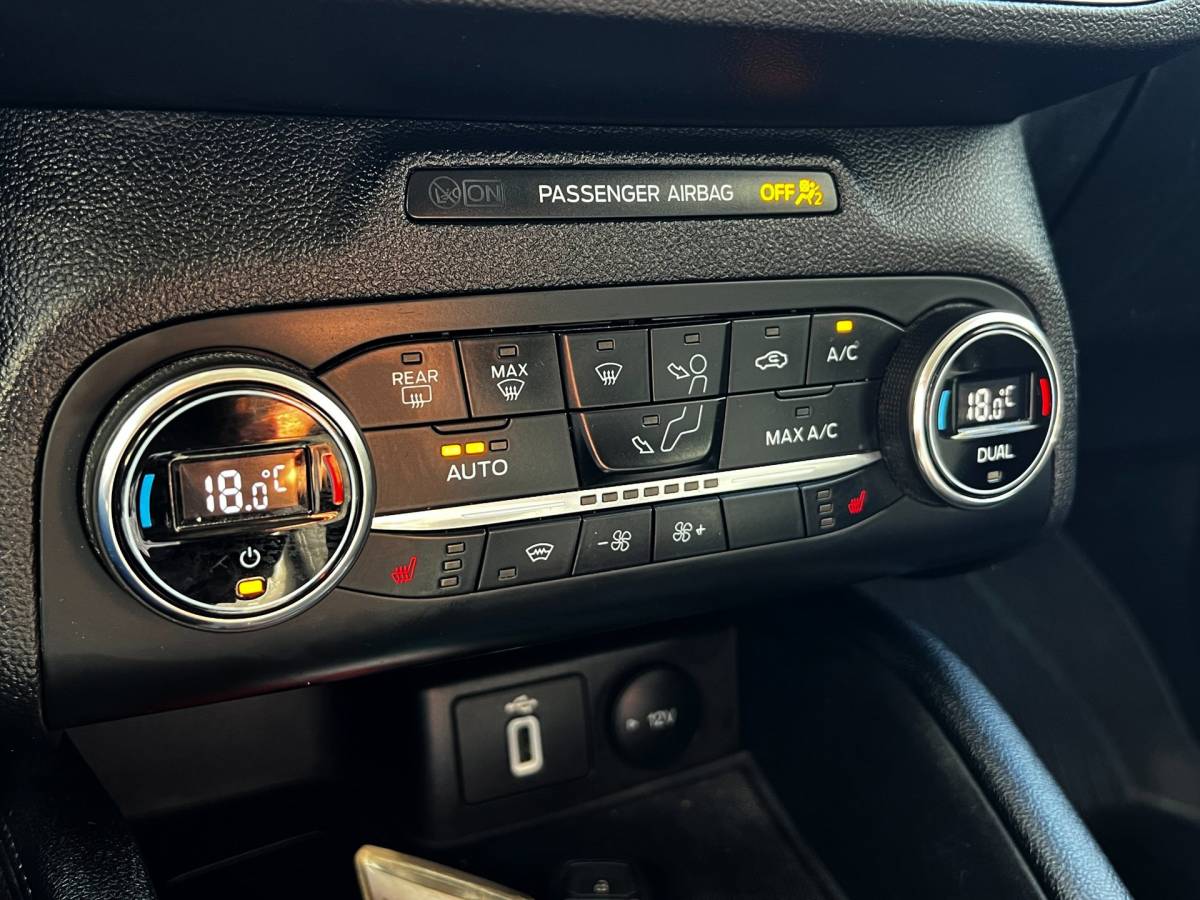 Ford Focus Ford Focus Wagon 1.0 EcoBoost Vignale carplay_Camera_trekh_4x nw banden