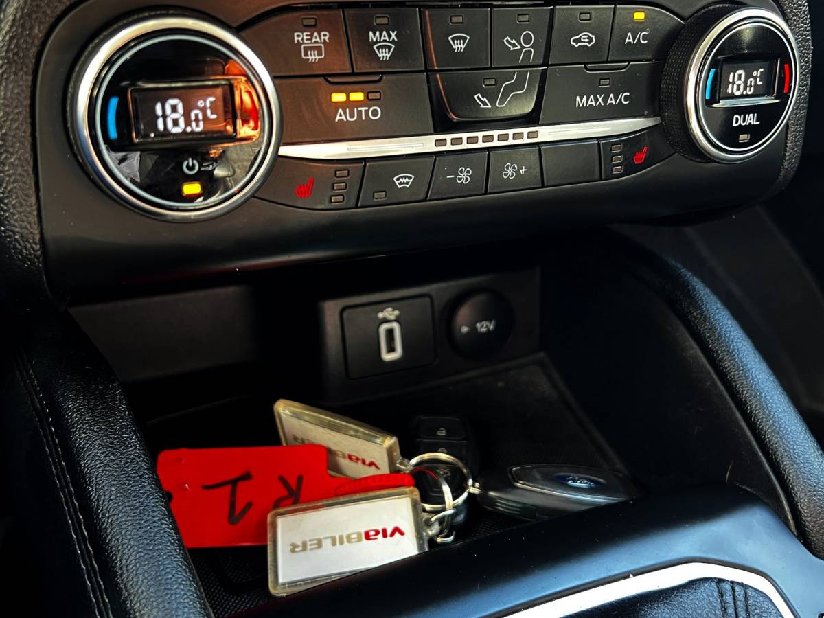 Ford Focus Ford Focus Wagon 1.0 EcoBoost Vignale carplay_Camera_trekh_4x nw banden