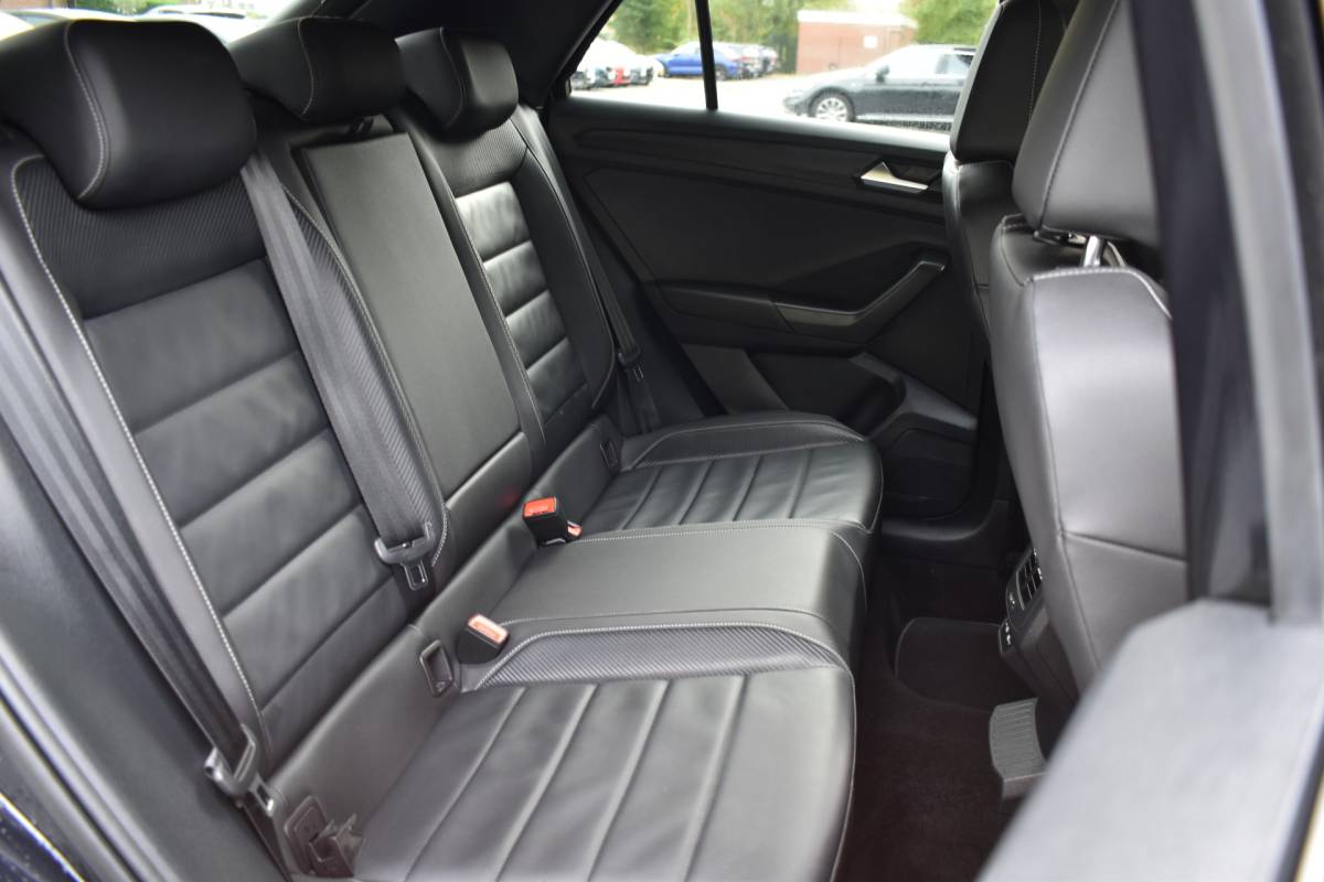 Volkswagen T-Roc Volkswagen T-Roc R 2.0 TSI 300PK DSG 4MOTION R-SPORT LEDER/CAMERA/NAVI/VIRTUAL