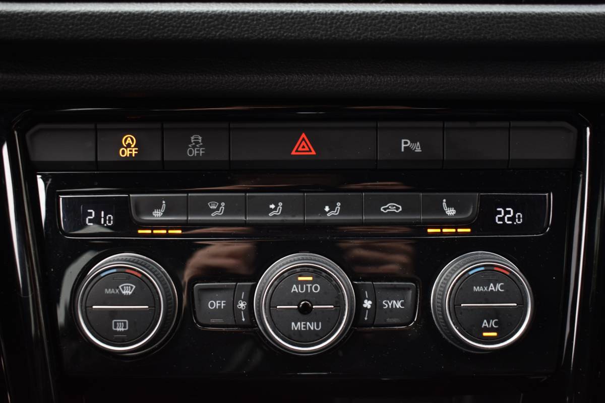 Volkswagen T-Roc Volkswagen T-Roc R 2.0 TSI 300PK DSG 4MOTION R-SPORT LEDER/CAMERA/NAVI/VIRTUAL