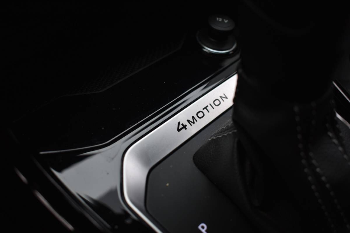 Volkswagen T-Roc Volkswagen T-Roc R 2.0 TSI 300PK DSG 4MOTION R-SPORT LEDER/CAMERA/NAVI/VIRTUAL