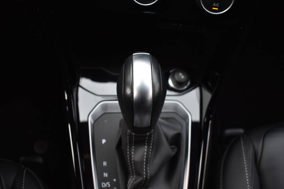 Volkswagen T-Roc Volkswagen T-Roc R 2.0 TSI 300PK DSG 4MOTION R-SPORT LEDER/CAMERA/NAVI/VIRTUAL