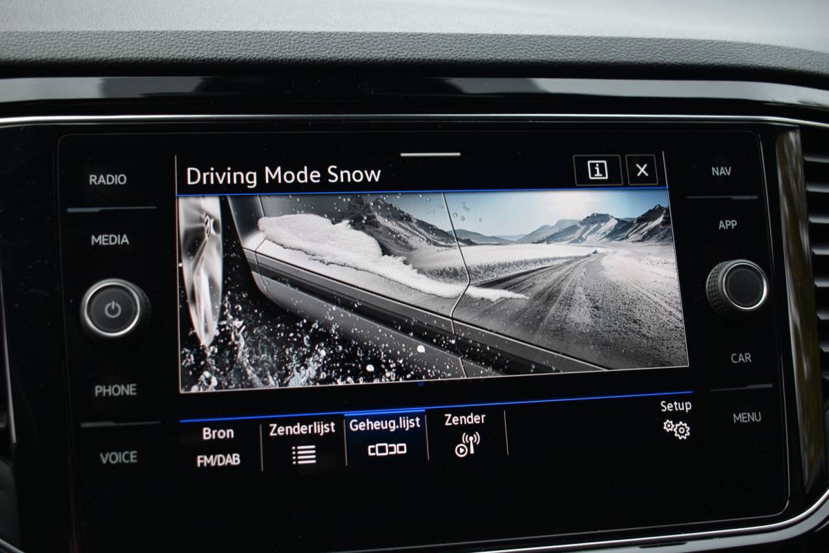 Volkswagen T-Roc Volkswagen T-Roc R 2.0 TSI 300PK DSG 4MOTION R-SPORT LEDER/CAMERA/NAVI/VIRTUAL