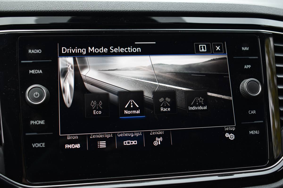 Volkswagen T-Roc Volkswagen T-Roc R 2.0 TSI 300PK DSG 4MOTION R-SPORT LEDER/CAMERA/NAVI/VIRTUAL