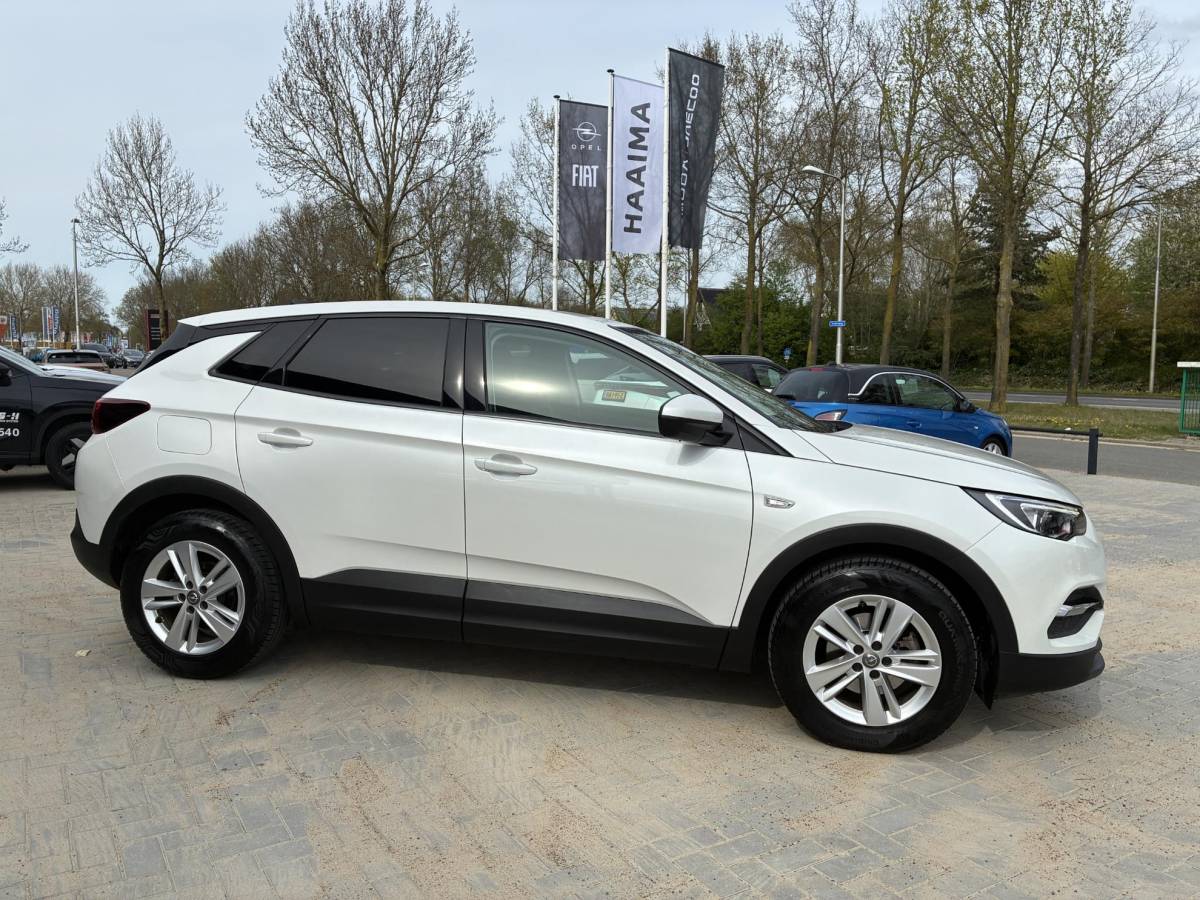 Opel Grandland X Opel Grandland X 1.2 Turbo 130Pk Edition Automaat | Navigatie | Climate Control | Camera | Parkpilot | Cruise control | LED | DAB | LM-Velgen