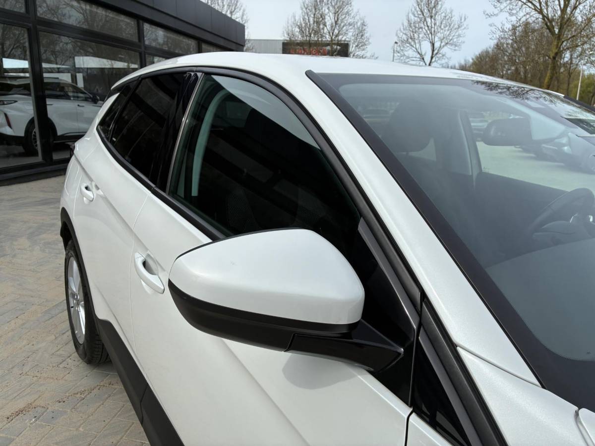 Opel Grandland X Opel Grandland X 1.2 Turbo 130Pk Edition Automaat | Navigatie | Climate Control | Camera | Parkpilot | Cruise control | LED | DAB | LM-Velgen