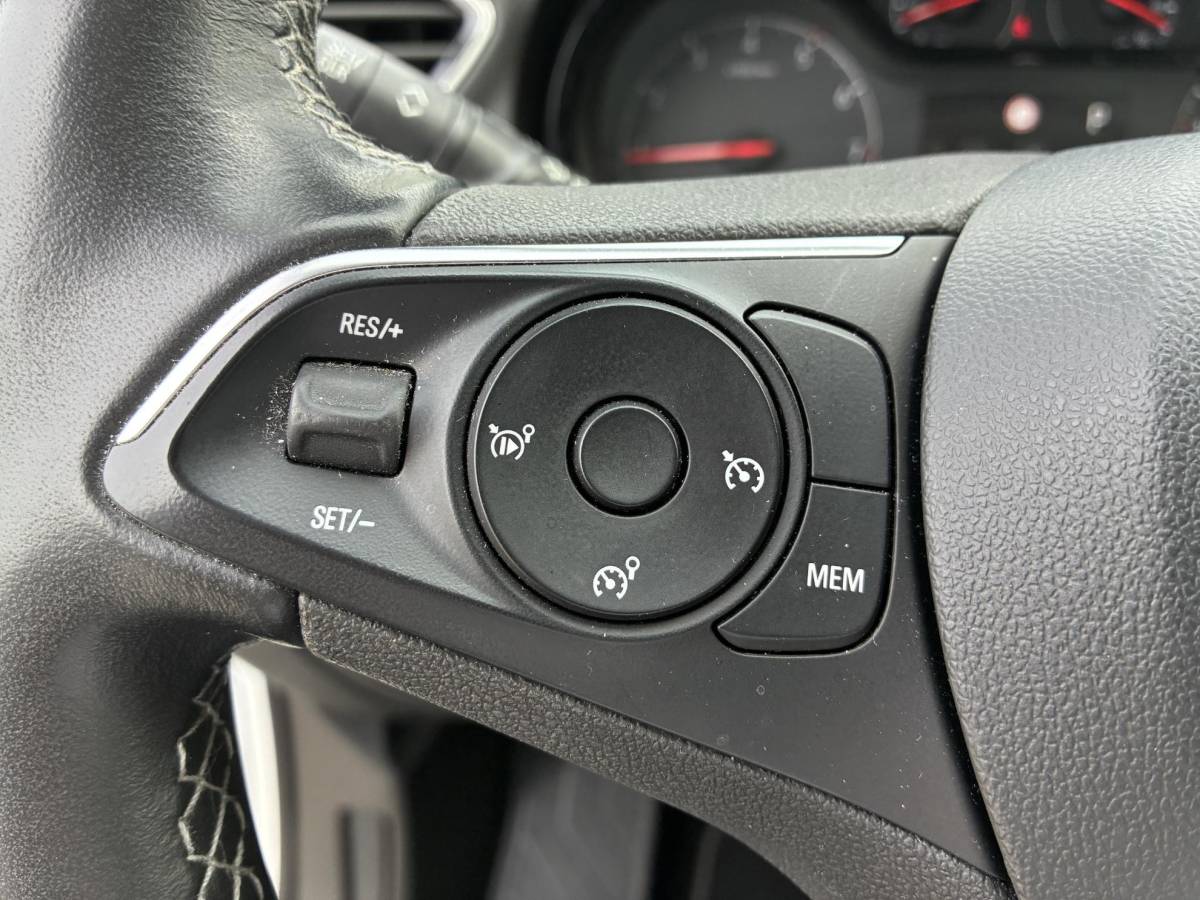 Opel Grandland X Opel Grandland X 1.2 Turbo 130Pk Edition Automaat | Navigatie | Climate Control | Camera | Parkpilot | Cruise control | LED | DAB | LM-Velgen