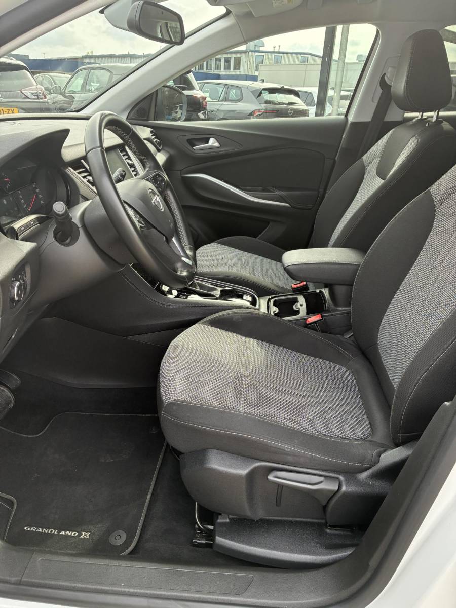 Opel Grandland X Opel Grandland X 1.2 Turbo 130Pk Edition Automaat | Navigatie | Climate Control | Camera | Parkpilot | Cruise control | LED | DAB | LM-Velgen