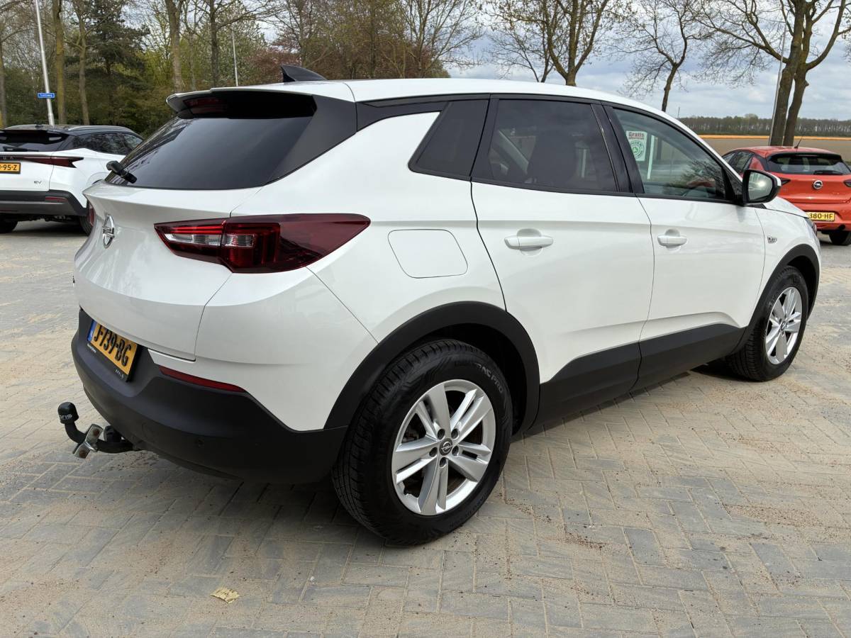 Opel Grandland X Opel Grandland X 1.2 Turbo 130Pk Edition Automaat | Navigatie | Climate Control | Camera | Parkpilot | Cruise control | LED | DAB | LM-Velgen