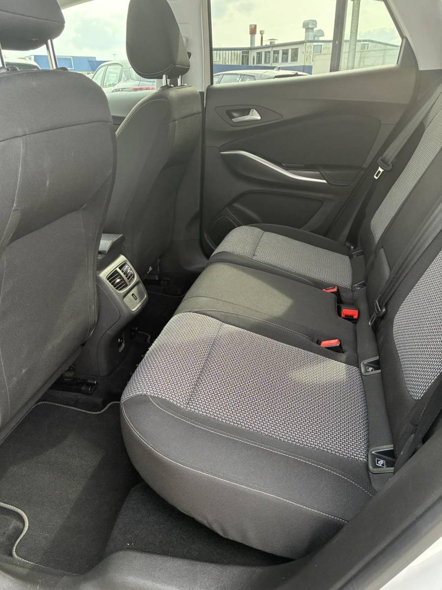 Opel Grandland X Opel Grandland X 1.2 Turbo 130Pk Edition Automaat | Navigatie | Climate Control | Camera | Parkpilot | Cruise control | LED | DAB | LM-Velgen