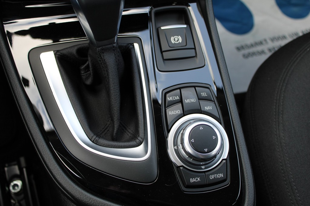 BMW 2 Serie Bmw 2-serie Active Tourer 218i 136pk Automaat Essential ECC/Cruise/Navi/PDC/Trekhaak