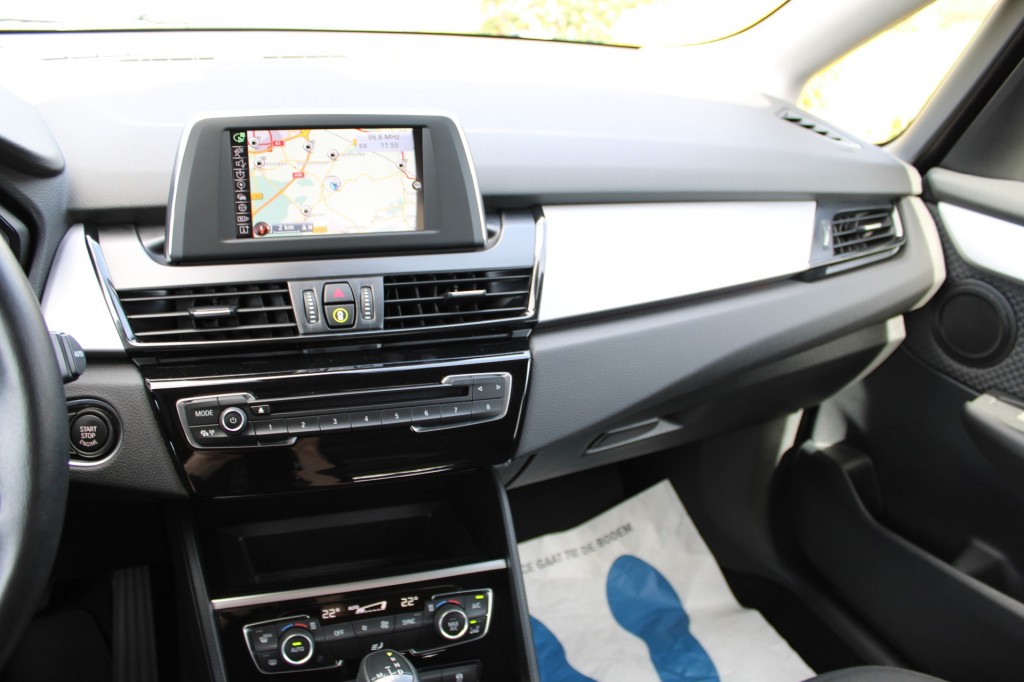 BMW 2 Serie Bmw 2-serie Active Tourer 218i 136pk Automaat Essential ECC/Cruise/Navi/PDC/Trekhaak