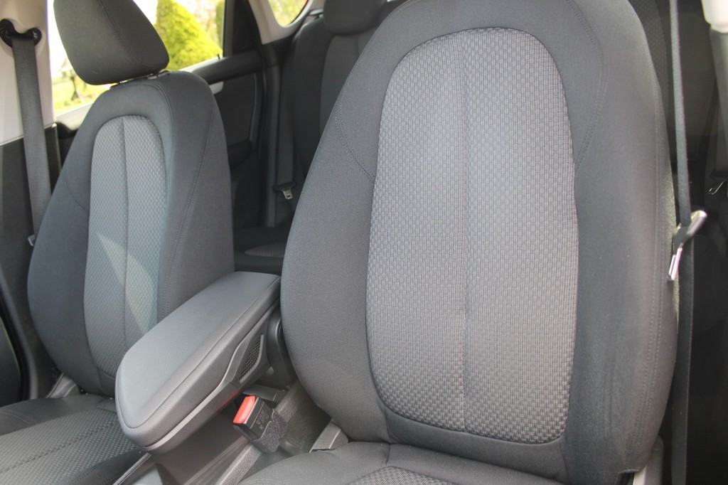 BMW 2 Serie Bmw 2-serie Active Tourer 218i 136pk Automaat Essential ECC/Cruise/Navi/PDC/Trekhaak