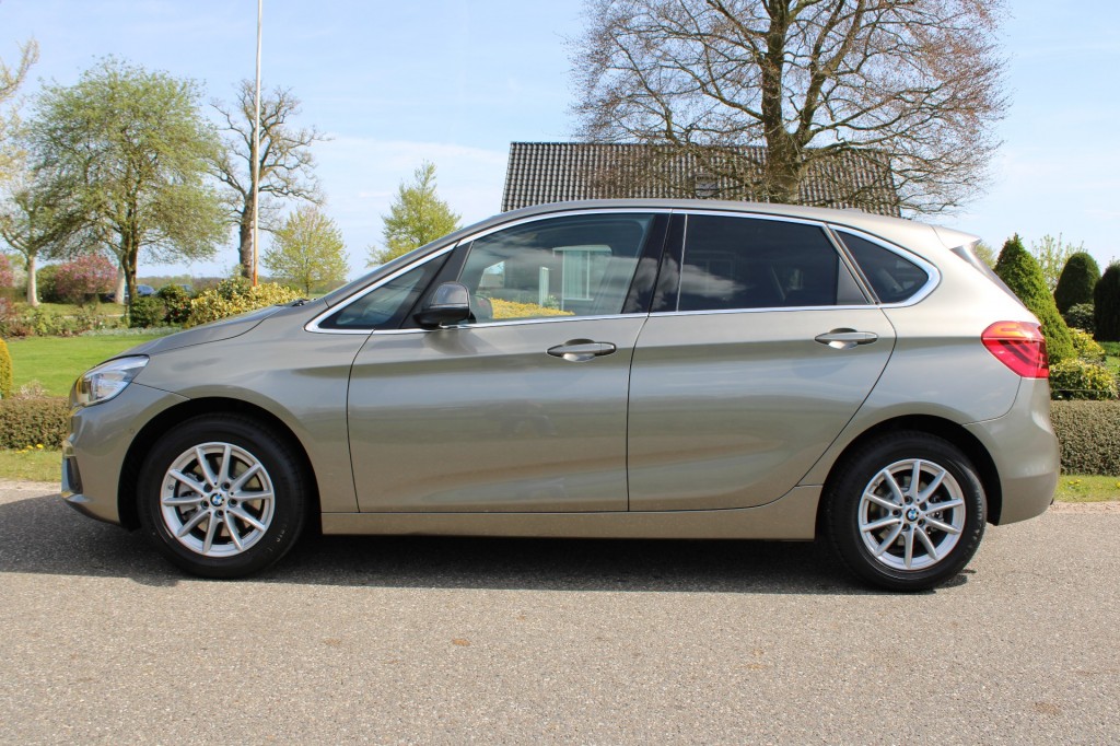 BMW 2 Serie Bmw 2-serie Active Tourer 218i 136pk Automaat Essential ECC/Cruise/Navi/PDC/Trekhaak