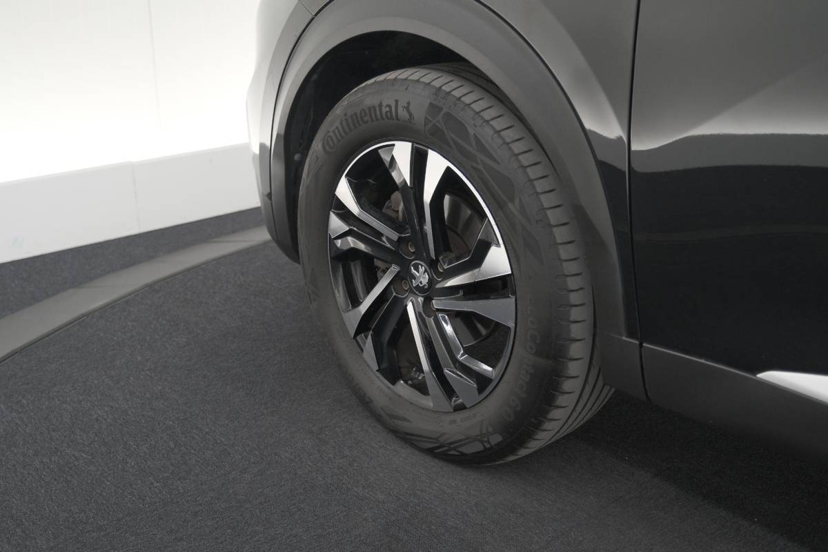 Peugeot 2008 Peugeot 2008 1.2 PureTech Allure Pack | Navigatie | Parkeersensoren | Apple Carplay