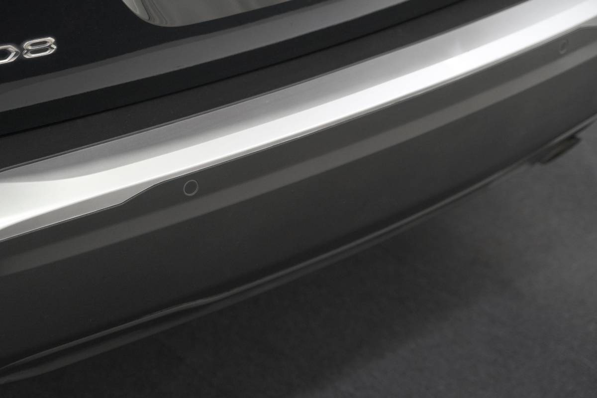 Peugeot 2008 Peugeot 2008 1.2 PureTech Allure Pack | Navigatie | Parkeersensoren | Apple Carplay