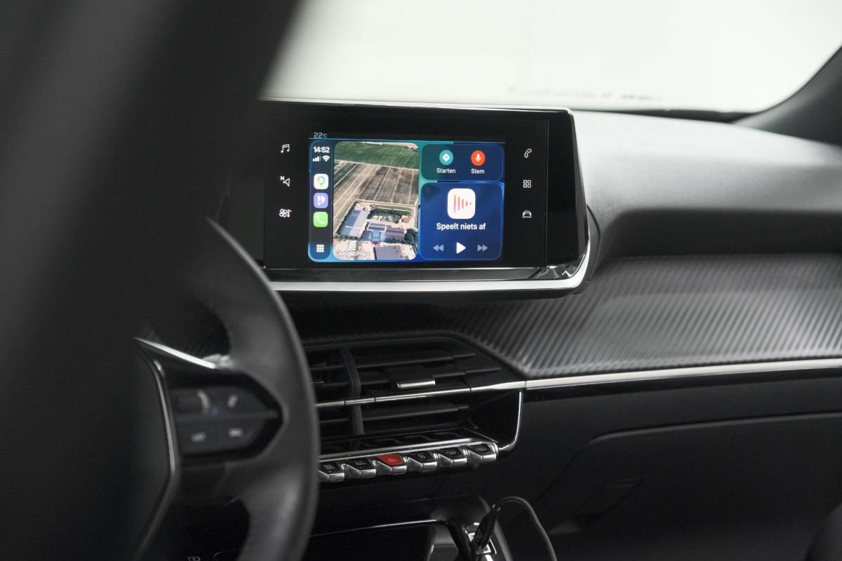 Peugeot 2008 Peugeot 2008 1.2 PureTech Allure Pack | Navigatie | Parkeersensoren | Apple Carplay