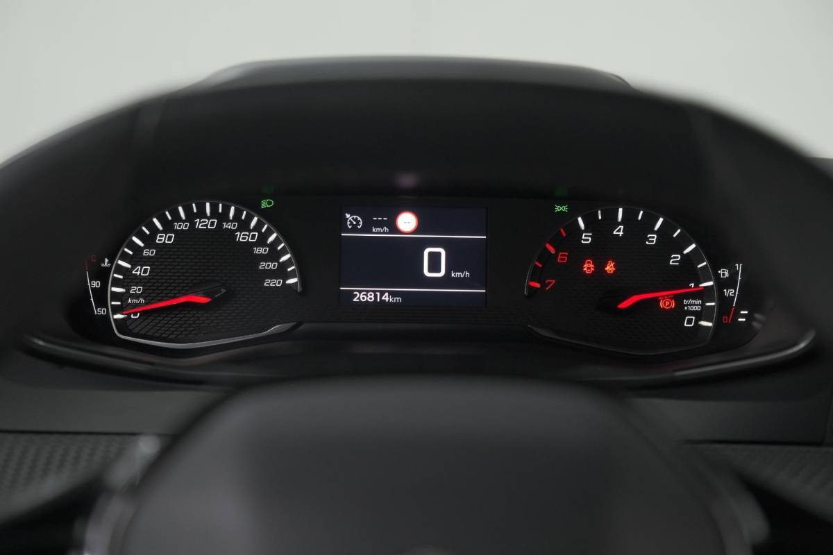 Peugeot 2008 Peugeot 2008 1.2 PureTech Allure Pack | Navigatie | Parkeersensoren | Apple Carplay