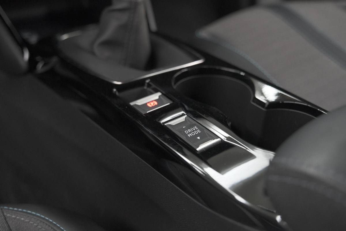 Peugeot 2008 Peugeot 2008 1.2 PureTech Allure Pack | Navigatie | Parkeersensoren | Apple Carplay