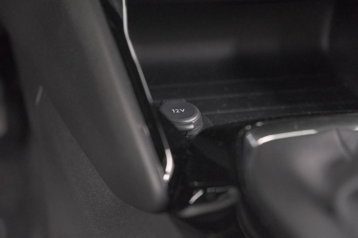 Peugeot 2008 Peugeot 2008 1.2 PureTech Allure Pack | Navigatie | Parkeersensoren | Apple Carplay