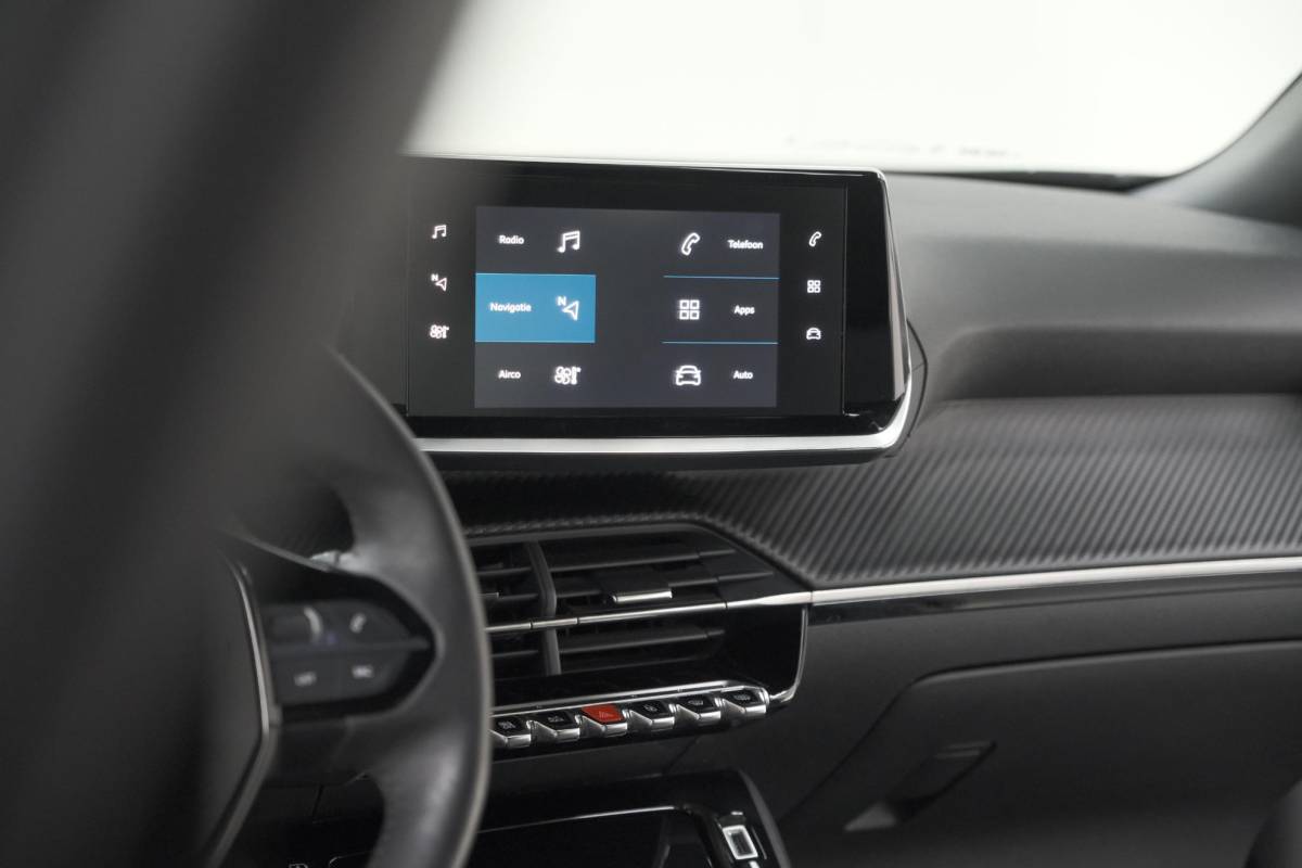 Peugeot 2008 Peugeot 2008 1.2 PureTech Allure Pack | Navigatie | Parkeersensoren | Apple Carplay