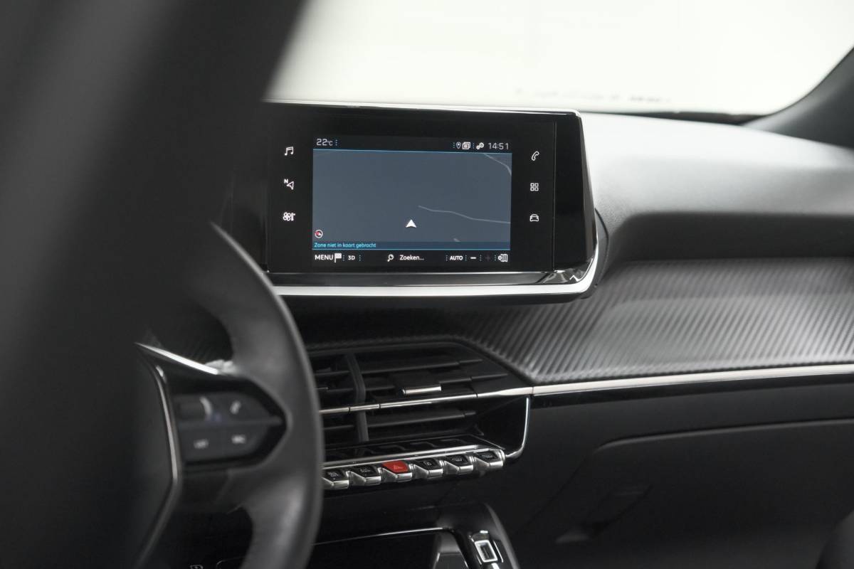 Peugeot 2008 Peugeot 2008 1.2 PureTech Allure Pack | Navigatie | Parkeersensoren | Apple Carplay