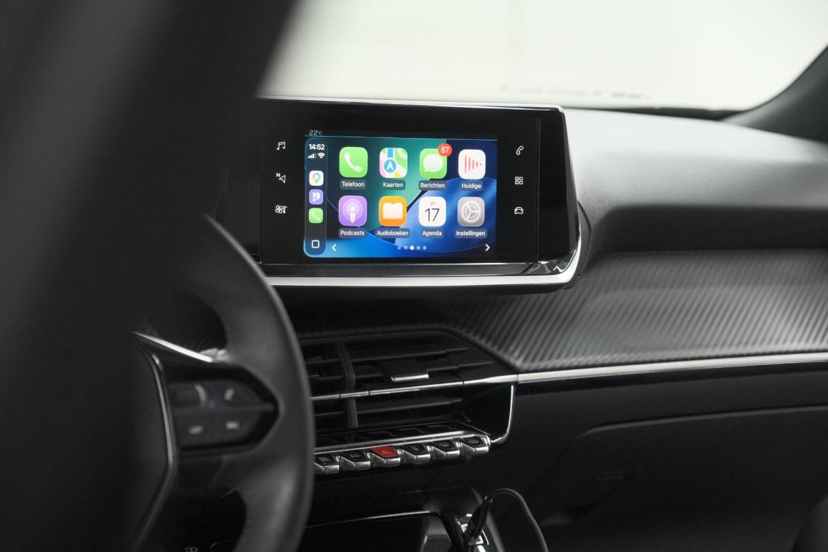 Peugeot 2008 Peugeot 2008 1.2 PureTech Allure Pack | Navigatie | Parkeersensoren | Apple Carplay