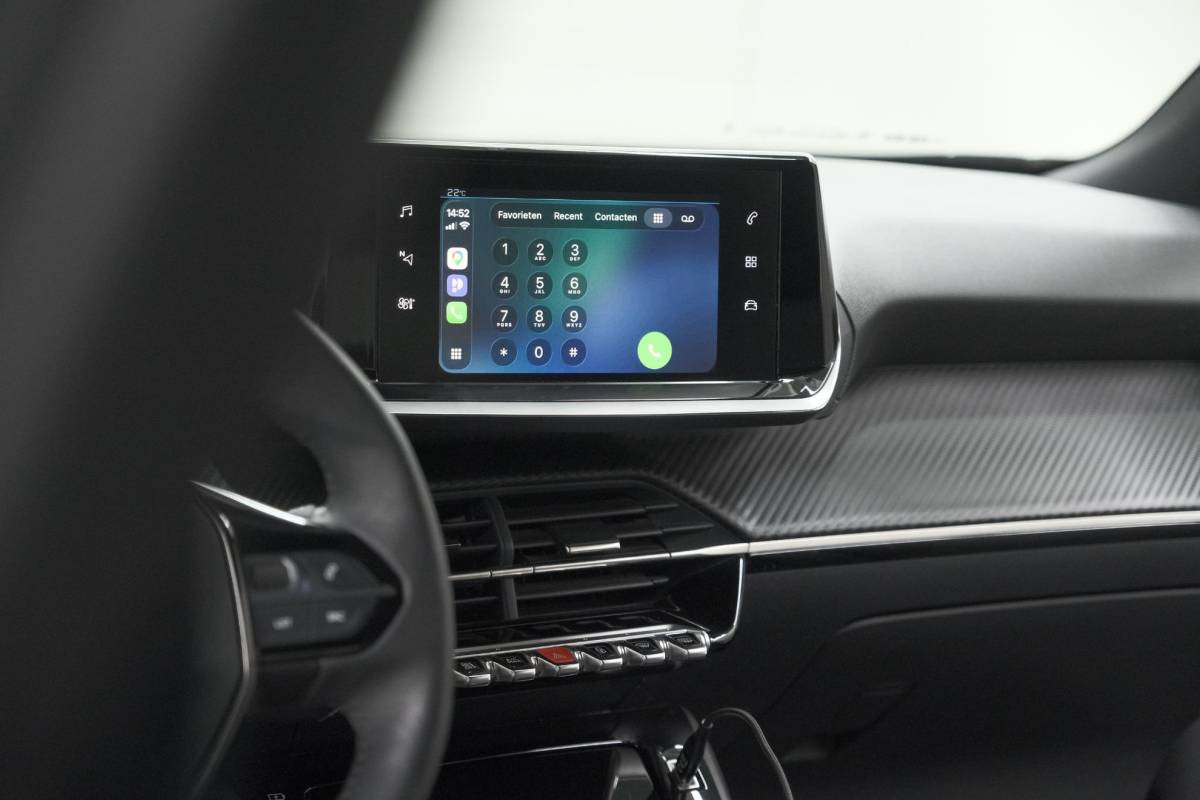 Peugeot 2008 Peugeot 2008 1.2 PureTech Allure Pack | Navigatie | Parkeersensoren | Apple Carplay