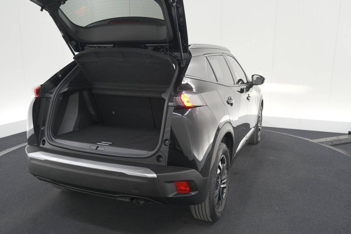 Peugeot 2008 Peugeot 2008 1.2 PureTech Allure Pack | Navigatie | Parkeersensoren | Apple Carplay