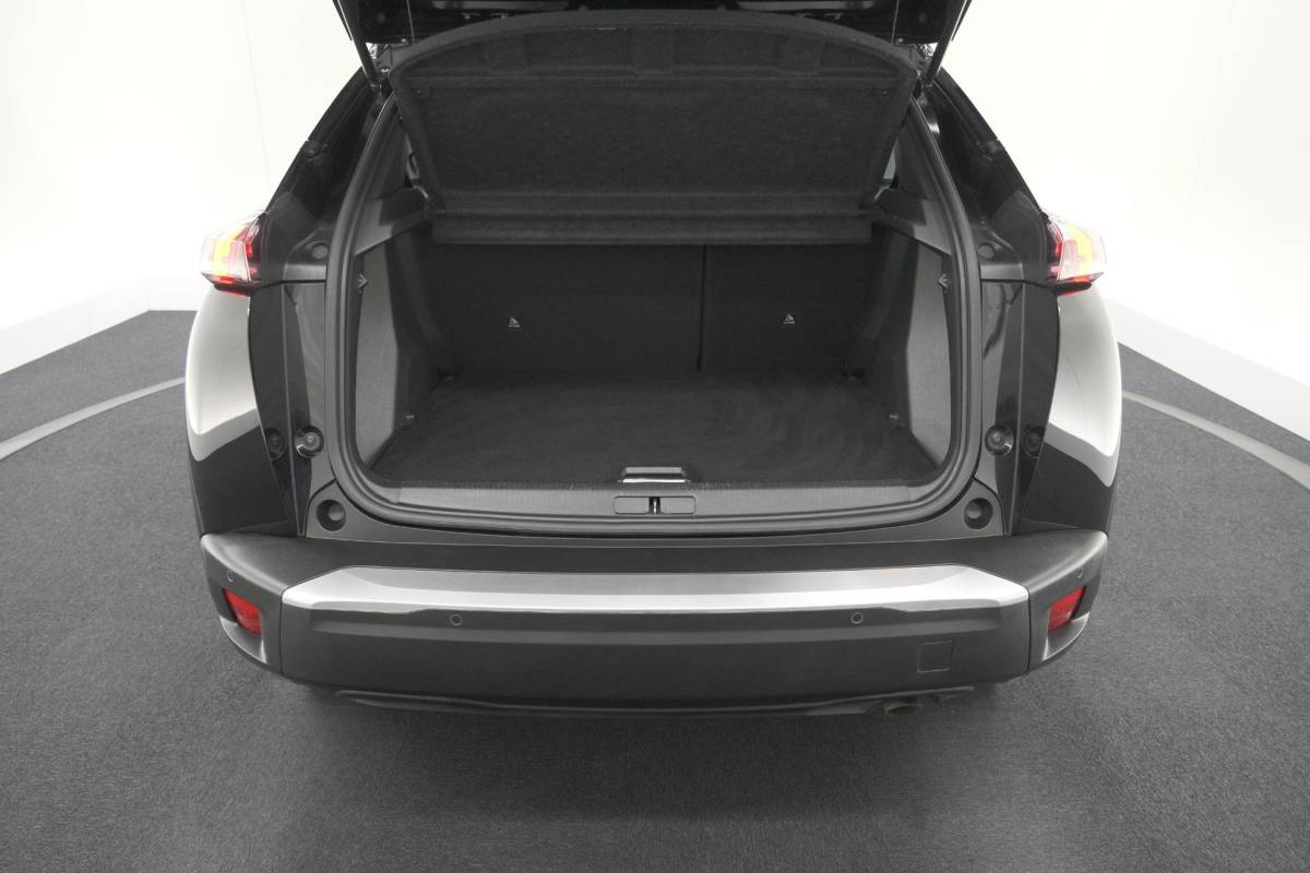 Peugeot 2008 Peugeot 2008 1.2 PureTech Allure Pack | Navigatie | Parkeersensoren | Apple Carplay