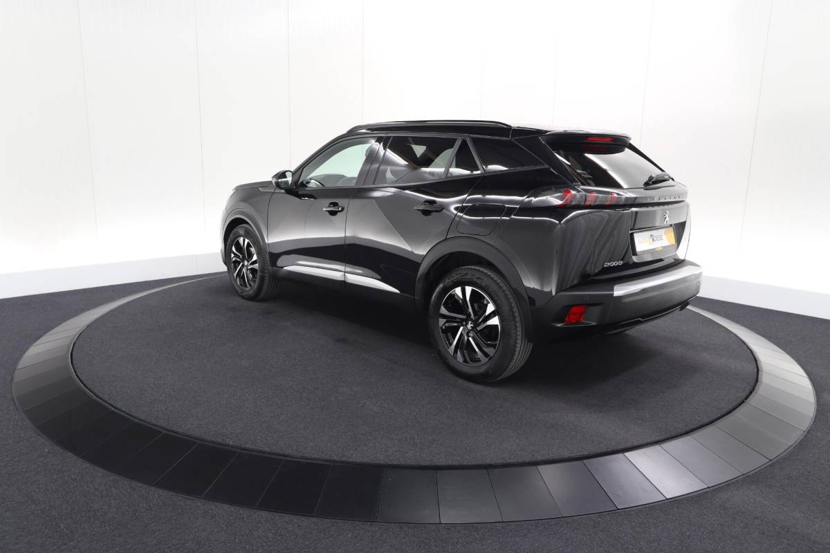 Peugeot 2008 Peugeot 2008 1.2 PureTech Allure Pack | Navigatie | Parkeersensoren | Apple Carplay