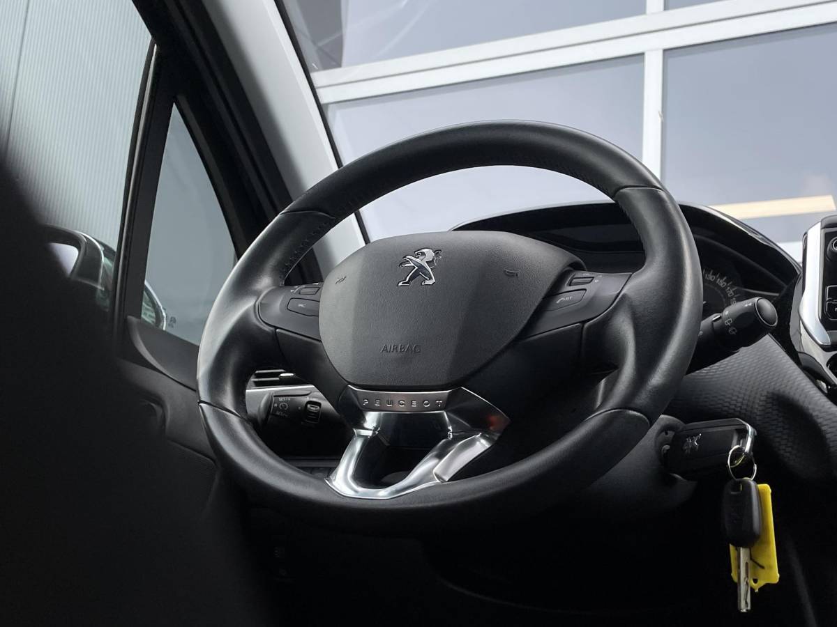 Peugeot 208 Peugeot 208 1.2 PureTech Signature – Navigatie – Parkeersensoren – Apple Carplay/Android Auto