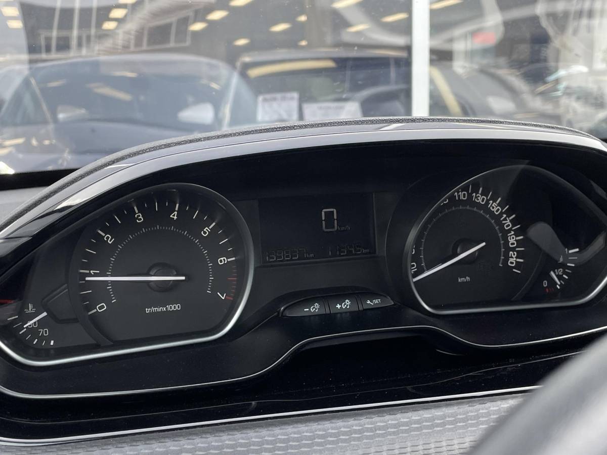 Peugeot 208 Peugeot 208 1.2 PureTech Signature – Navigatie – Parkeersensoren – Apple Carplay/Android Auto