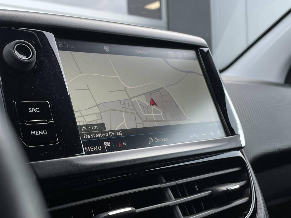 Peugeot 208 Peugeot 208 1.2 PureTech Signature – Navigatie – Parkeersensoren – Apple Carplay/Android Auto