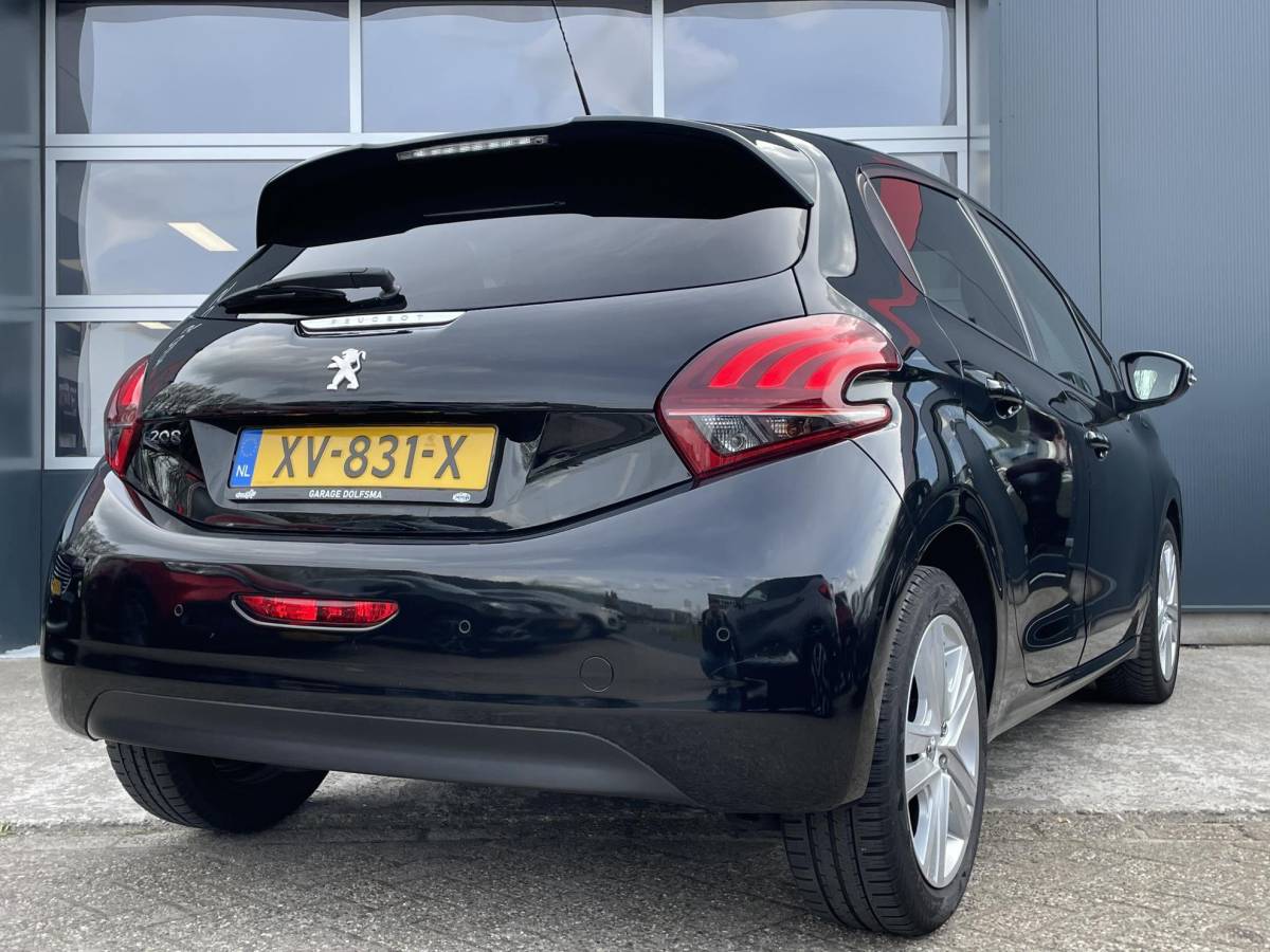 Peugeot 208 Peugeot 208 1.2 PureTech Signature – Navigatie – Parkeersensoren – Apple Carplay/Android Auto